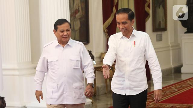Tawa Jokowi dan Prabowo di Istana Merdeka