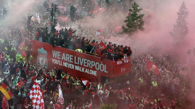 Foto: Tanpa Trofi Liga Champions dan Liga Inggris, Kota Liverpool Tetap Memerah