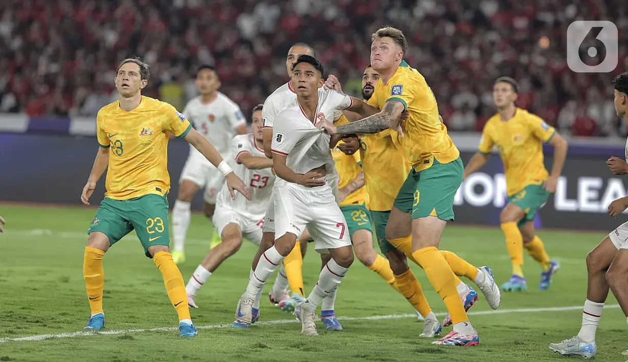 Pemain timnas Indonesia saat berlaga melawan Australia pada pertandingan kedua Grup C putaran ketiga Kualifikasi Piala Dunia 2026 Zona Asia di Stadion Utama Gelora Bung Karno, Jakarta, Selasa (10/9/2024). (Liputan6.com/Angga Yuniar)