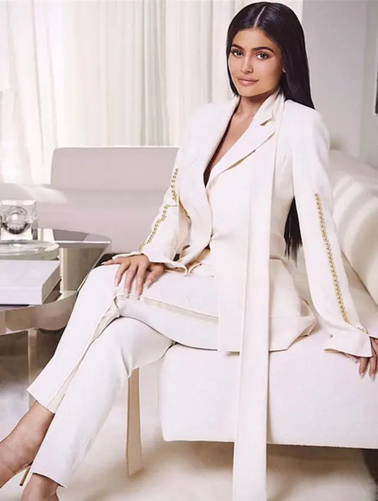 Menurut Tyga, Kylie Jenner juga sosok wanita yang sempurna di matanya. Baik itu secara penampilan fisik maupun hati, semuanya lengkap dimiliki seorang Kylie. (AFP)