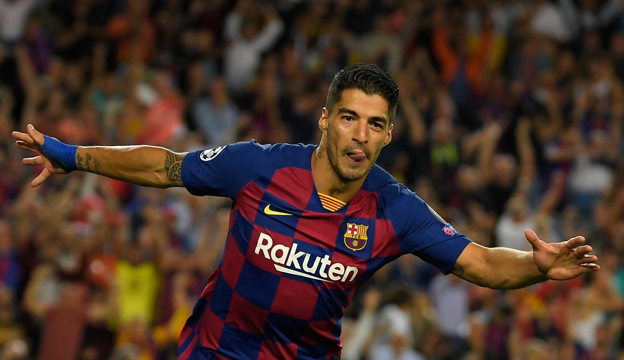 Striker Barcelona, Luis Suarez, merayakan gol yang dicetaknya ke gawang Inter Milan pada laga Liga Champions di Stadion Camp Nou, Barcelona, Rabu (2/10). Barcelona menang 2-1 atas Inter. (AFP/Lluis Gene)