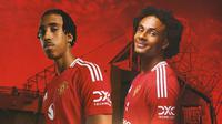 Manchester United - Leny Yoro dan Joshua Zirkzee (Bola.com/Adreanus Titus)