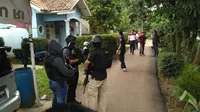  Densus 88 tangkap dan tembak tiga orang terduga teroris di sebuah kontrakan di daerah Kelurahan Babakan Kecamatan Setu, Kota Tangerang Selatan