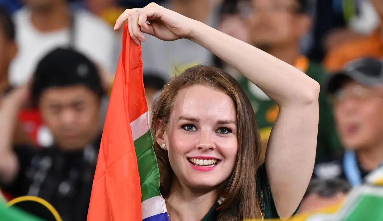 Suporter Afrika Selatan menunggu dimulainya pertandingan antara Afrika Selatan dengan Selandia Baru pada Rugby World Cup 2019 di Stadion Internasional Yokohama, Jepang, 21 September 2019. Rugby World Cup 2019 berlangsung pada 20 September  hingga 2 November. (Toshifumi KITAMURA/AFP)