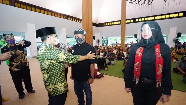 400 Pelaku Wisata Mendapat Sertifikat Protokol Kesehatan dari Bupati Abdullah Azwar Anas