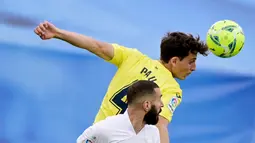 Pau Torres - Bek berusia 24 tahun ini merupakan salah satu kunci kukuhnya lini pertahanan Villareal. Musim ini Pau Torres sukses membawa klubnya menjadi satu-satunya tim yang belum terkalahkan di Liga Spanyol dengan catatan baru kebobolan 3 gol. (AFP/Javier Soriano)