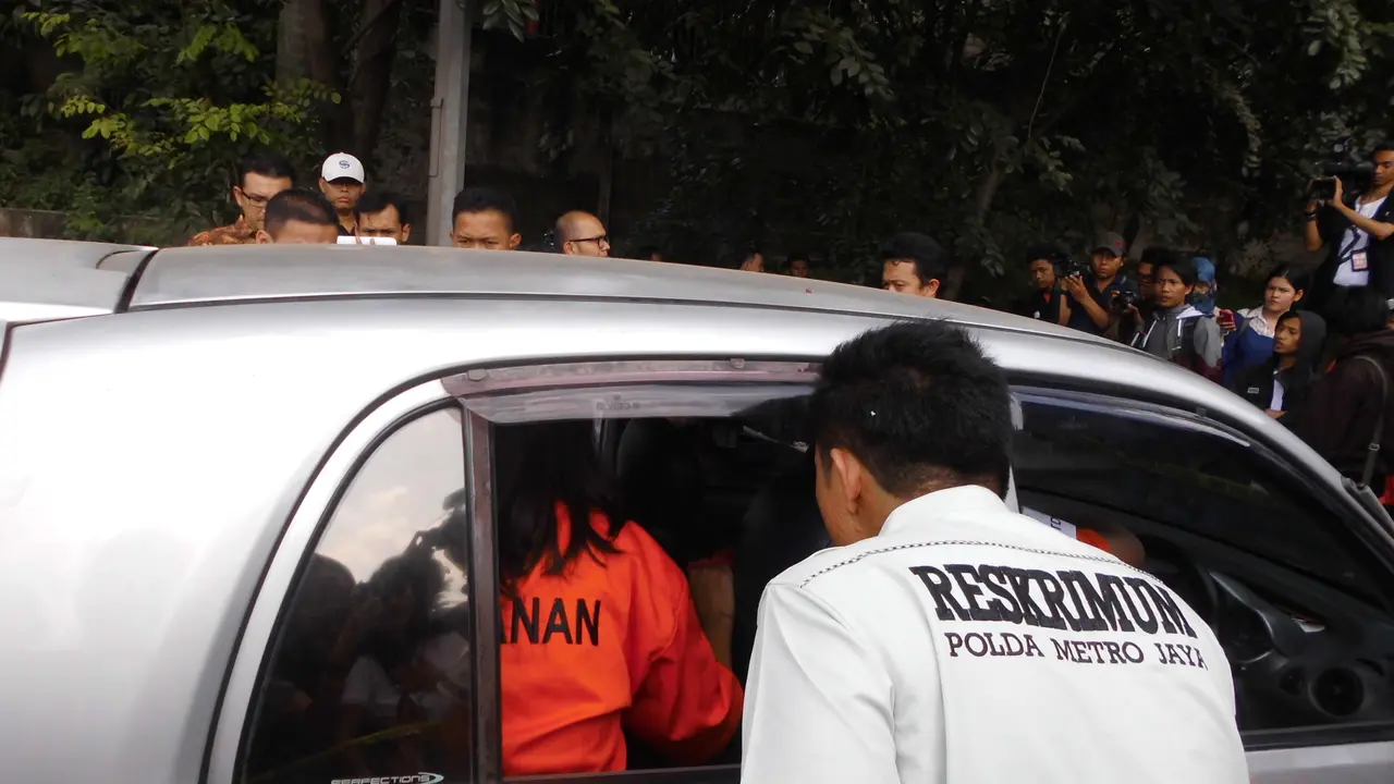Rekonstruksi Buang Mayat Ade Sara