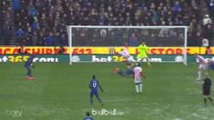 Striker anyar Everton Cenk Tosun mencetak dua gol yang sekaligus menjadi penentu kemenangan Everton atas Stoke City 2-1, Sabtu (17...