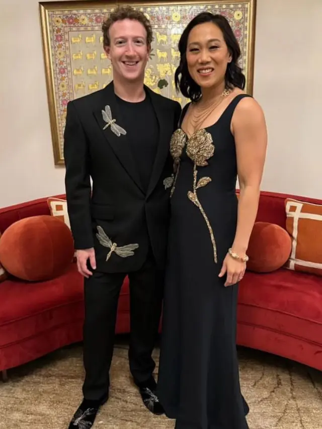 Mark Zuckerberg saat Hadir di Acara Pra Nikah Anak Terkaya se-Asia, Mukesh Ambani. [@zuck]