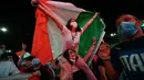 Dalam pertandingan yang dimenangkan oleh Timnas Italia membuat mereka senang dan melakukan selebrasi diluar Stadion Olimpico. (Foto: AFP/Andreas Solaro)
