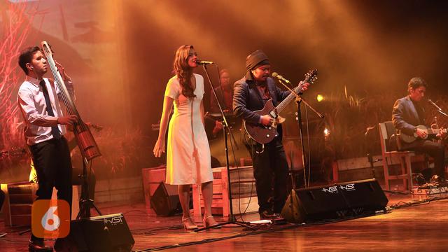Is Hengkang Ini Vokalis Baru Payung Teduh Showbiz Liputan6 Com