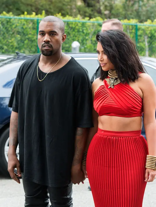 Jalinan hubungan rumah tangga Kim dan Kanye saat ini kembali dikabarkan merenggang, namun Kim selalu berusaha mempertahankannya. Ia tidak ingin berpisah dengan Kanye lantaran tidak ingin membuat kedua anaknya terluka. (AFP/Bintang.com)