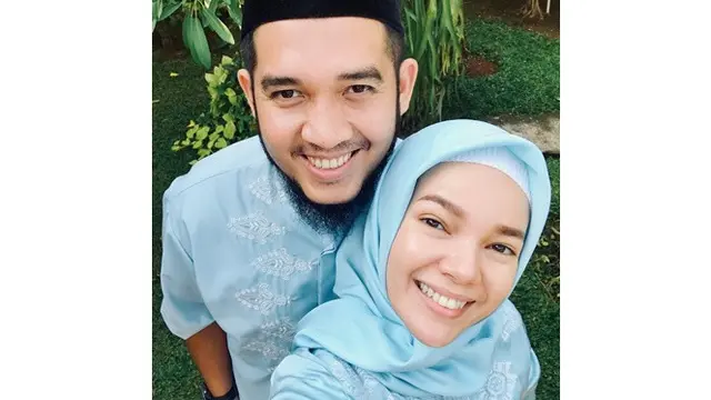 6 Potret Transformasi Dewi Sandra, dari Awal Karier Hingga Berhijab