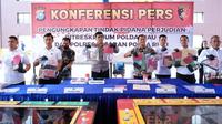 Konferensi pers pengungkapan kasus perjudian dengan puluhan tersangka sejak awal Agustus oleh Polda Riau. (Liputan6.com/M Syukur)