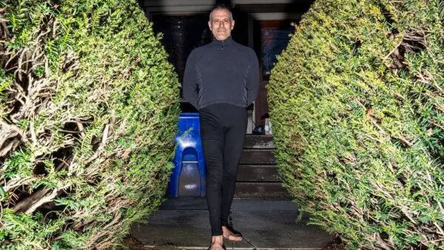 Pria Ini Pilih Tak Pakai Alas Kaki Selama 20 Tahun Lebih, Alasannya Enggak Disangka