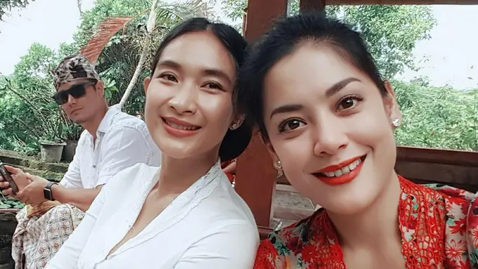 [Bintang] Selalu Kompak, Ini 8 Foto Kebersamaan Lulu Tobing dan Happy Salma