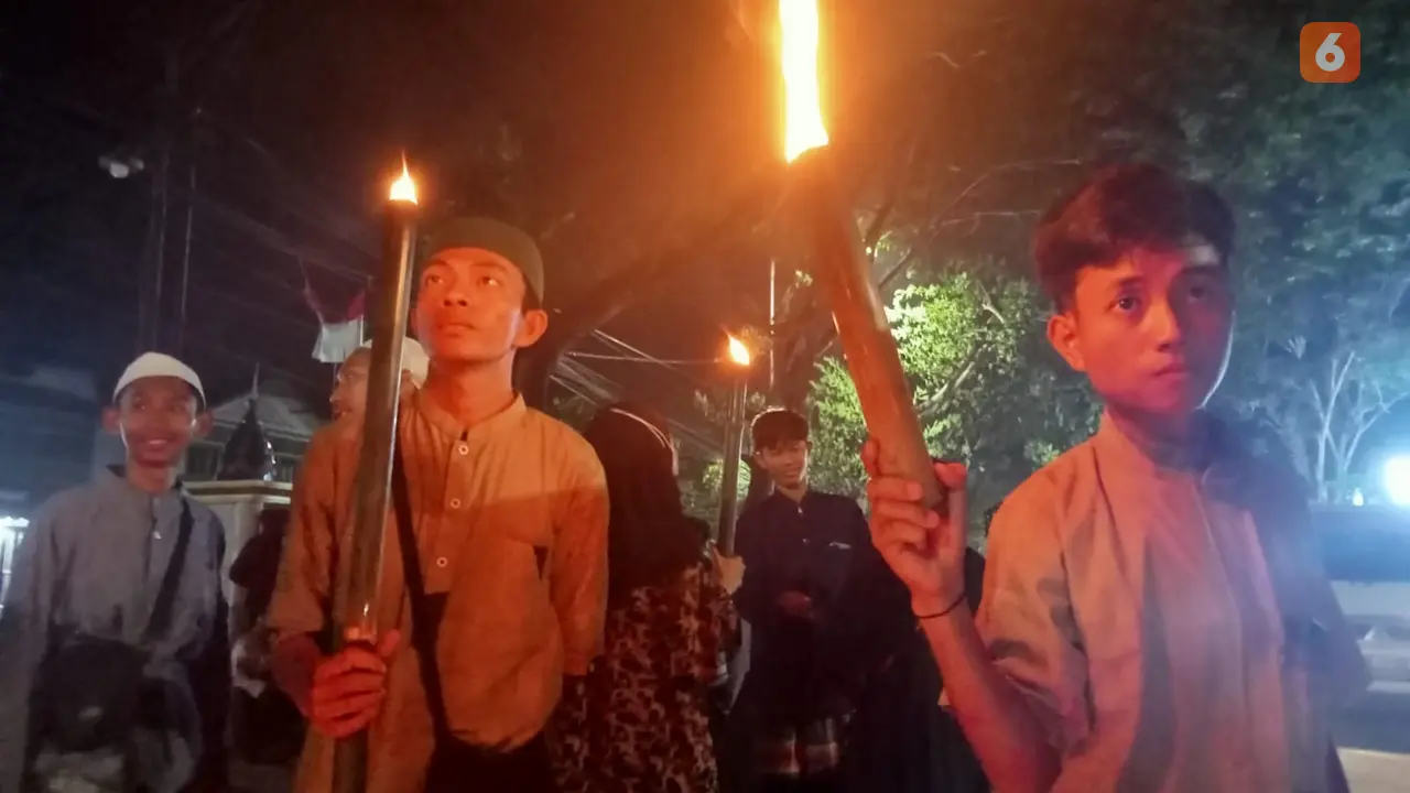 pawai obor di kota palu
