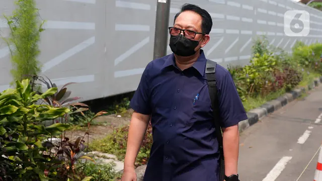 Senyum Sekda Jatim Adhy Karyono Usai Klarifikasi LHKPN di KPK