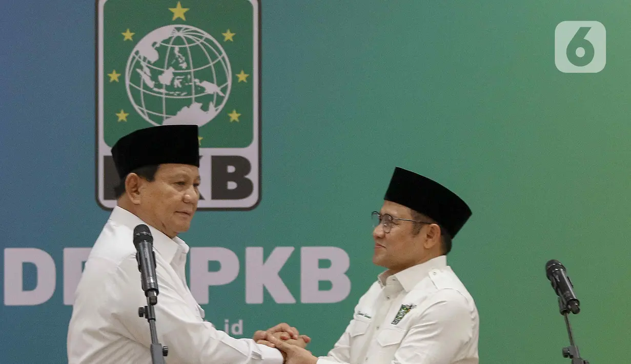Presiden terpilih periode 2024-2029 Prabowo Subianto (kiri) berjabat tangan dengan Ketua Umum Partai Kebangkitan Bangsa (PKB) Muhaimin Iskandar usai melakukan pertemuan di Kantor DPP PKB, Jakarta, Rabu (24/4/2024). (Liputan6.com/Herman Zakharia)