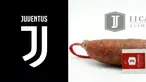 Logo klub Si Nyonya Tua baru saja resmi diluncurkan. Desain logo berubah menjadi lebih minimalis dan modern, untuk menggambarkan gaya hidup Juventus. Namun perubahan drastis tersebut malah menuai reaksi kocak dari para netizen, Selasa (17/01). (Twitter)