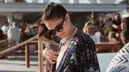 Gaya Liburan Amanda Rawles, Santai dan Modis