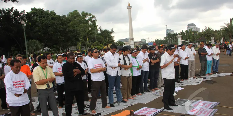 Tolak Moratorium Pengiriman TKI, Massa Salat di Depan Istana