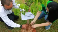 Lestarikan Lingkungan, Rolling Hills Karawang Tanam Ratusan Trembesi