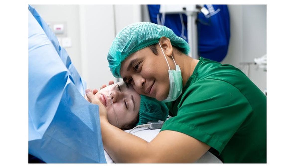 Billy Syahputra Masih Rahasiakan Wajah Anak, Sebut Mirip Dirinya Versi Bule