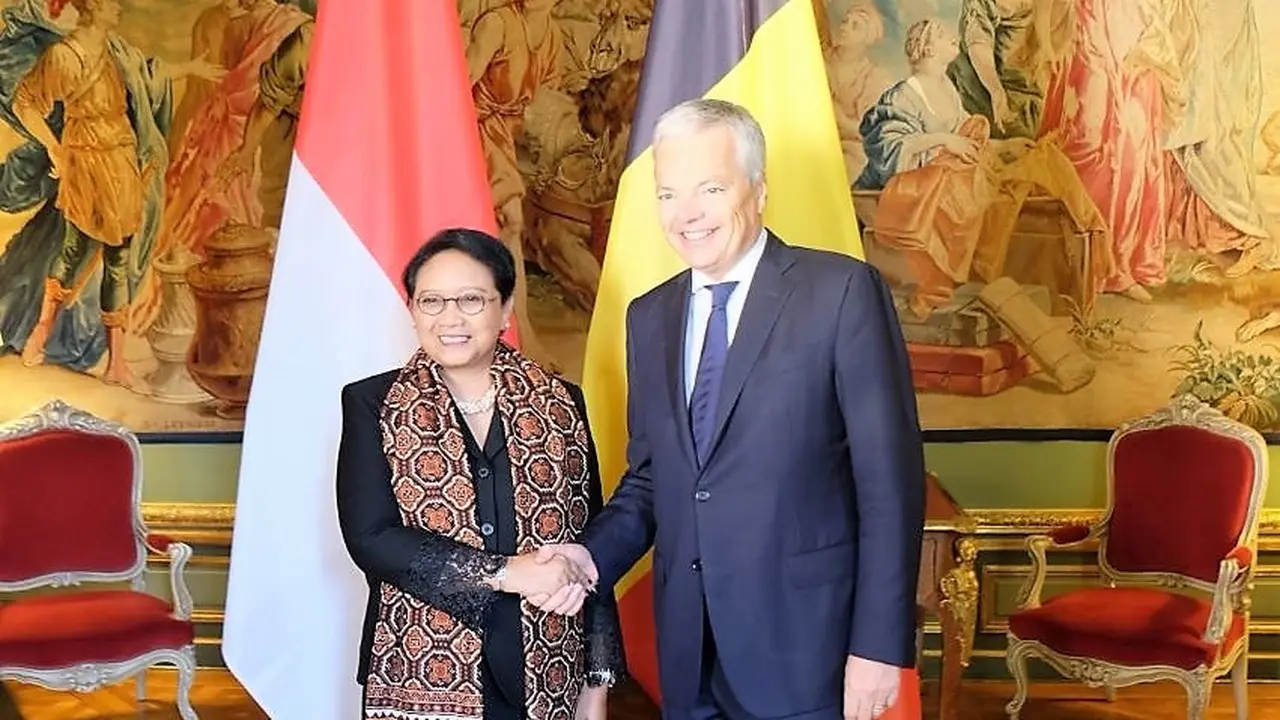 Menlu Retno L.P. Marsudi membahas hubungan bilateral dengan Menlu Didier Reynders (Kemlu.go.id)