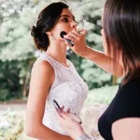 Ilustrasi Make Up/https://unsplash.com/Chalo Garcia