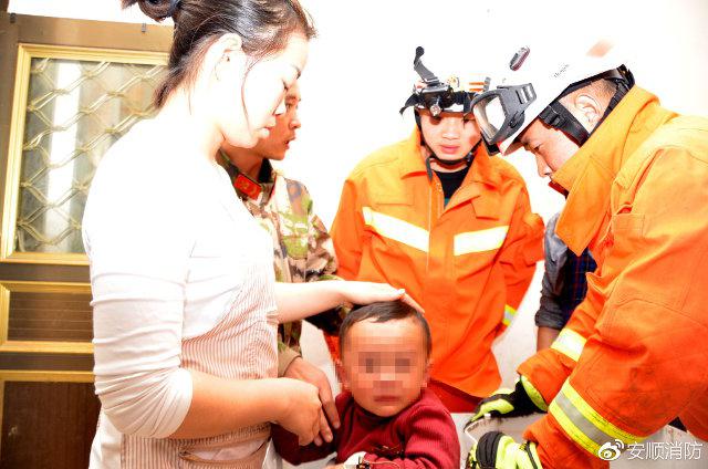 Balita terjebak di dalam mesin cuci karena kurangnya pengawasan oleh orang tuanya | Photo: Copyright shanghaiist.com