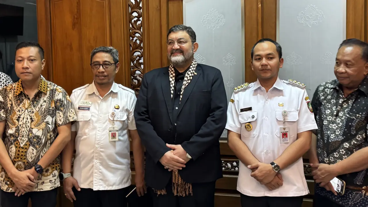 Duta Besar Iran untuk Indonesia Mohammad Boroujerdi hari ini, Rabu (1/4/2026), bertemu dengan Wali Kota Solo Respati Ardi di Balai Kota Solo.