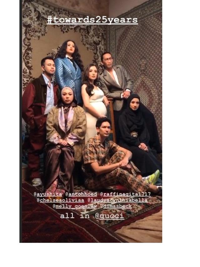 7 Momen Seru BBB dan Melly Goeslaw saat Pemotretan, Tetap Kompak