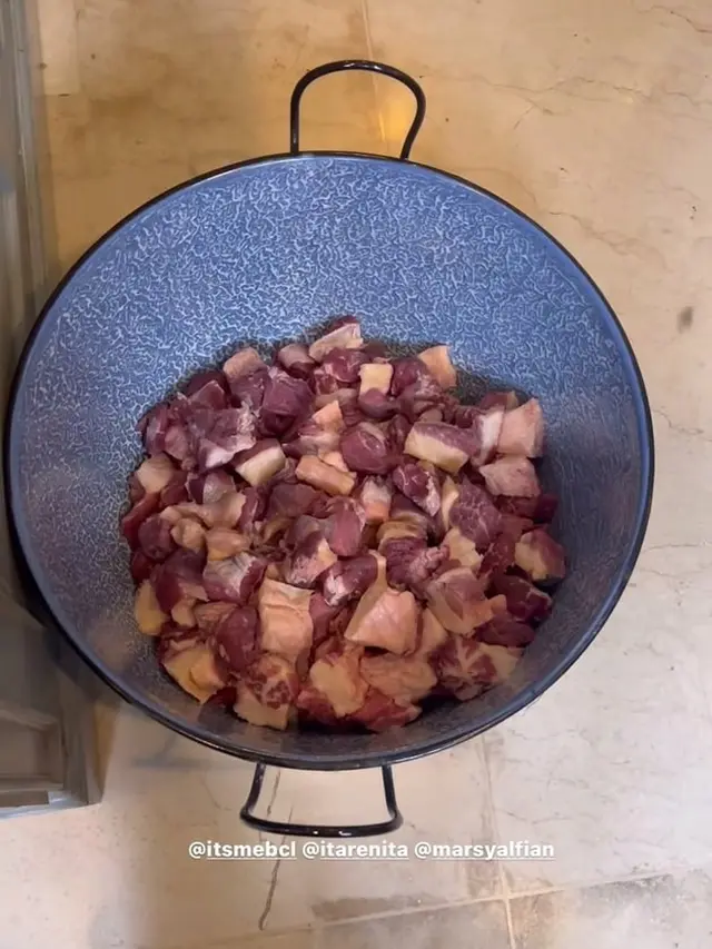 7 Potret Bunga Citra Lestari Masak Rendang 18 Kg, Persiapan Lebaran