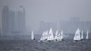 Para pelayar Asia menunggu start saat mengikuti Asian Sailing Championship di Laut Jakarta, Senin (25/6/2018). Turnamen ini merupakan uji kesiapan jelang Asian Games XVIII. (Bola.com/Vitalis Yogi Trisna)