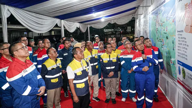 Menteri Energi dan Sumber Daya Mineral (ESDM), Bahlil Lahadalia meninjau Integrated Terminal Jakarta, Minggu (28/12/2025. (Foto: Pertamina)