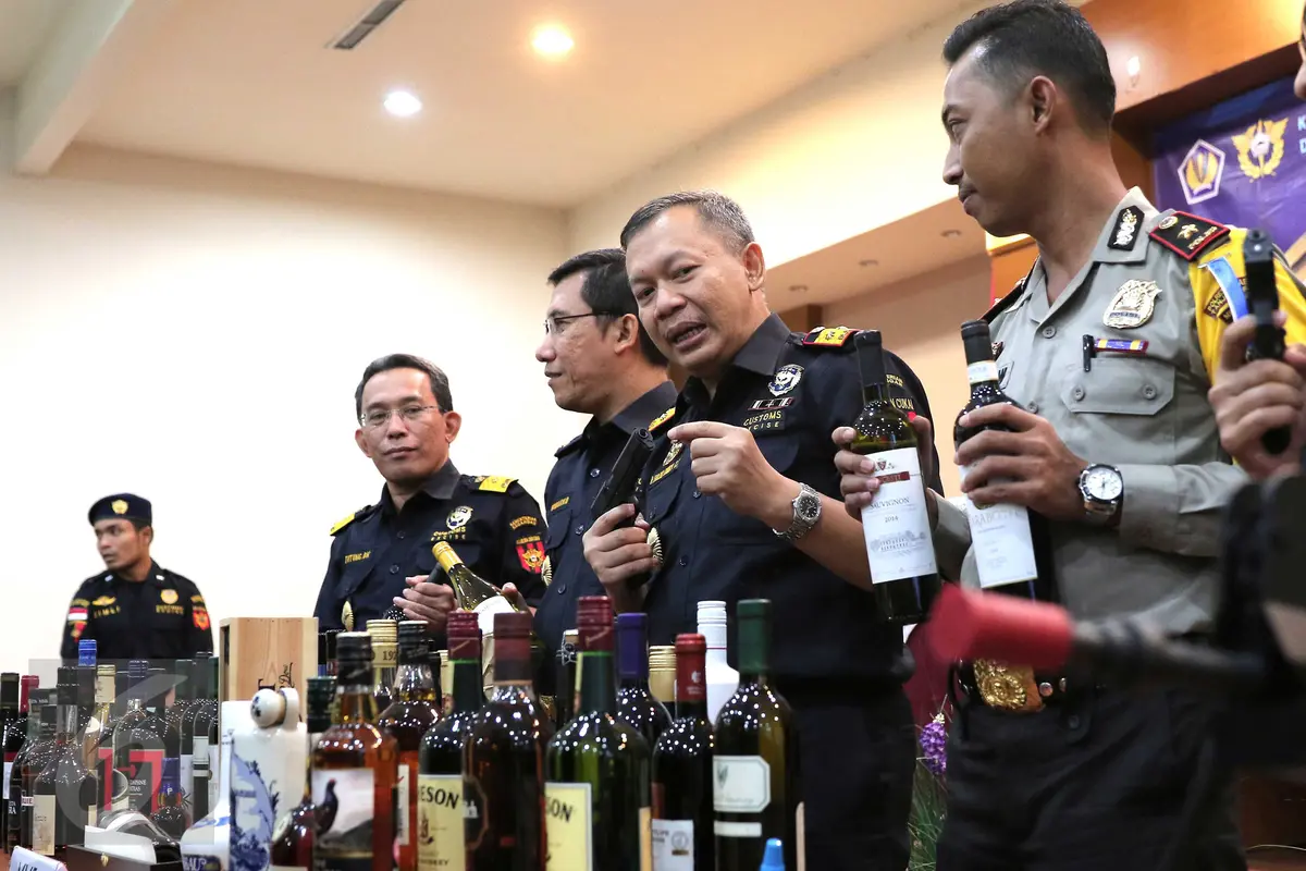 20151230-2015 Bea dan Cukai Amankan 63 Dokumen Barang Impor