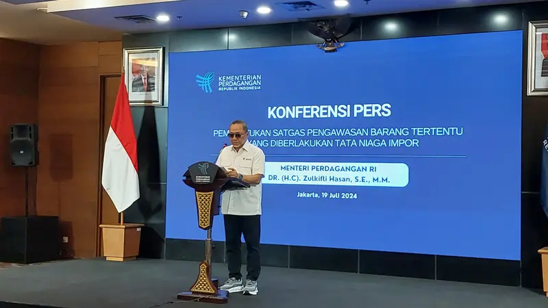 Menteri Perdagangan Zulkifli Hasan resmi membentuk Satuan Tugas atau Satgas Barang Impor