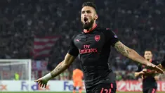 Pemain Arsenal, Olivier Giroud melakukan selebrasi setelah berhasil mencetak gol ke gawang Red Star Belgrade pada pertandingan Grup H Liga Europa di Stadion Rajko Mitic, Kamis (19/10). Arsenal menang 1-0, berkat gol Giroud. (AFP PHOTO/Andrej ISAKOVIC)