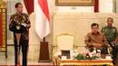 Presiden Joko Widodo (Jokowi) didampingi Wakil Presiden Jusuf Kalla membuka rapat kabinet paripurna di Istana Negara, Senin (5/3). Rapat kabinet paripurna membahas kerangka ekonomi makro serta pokok-pokok Kebijakan Fiskal 2019. (Liputan6.com/Angga Yuniar)