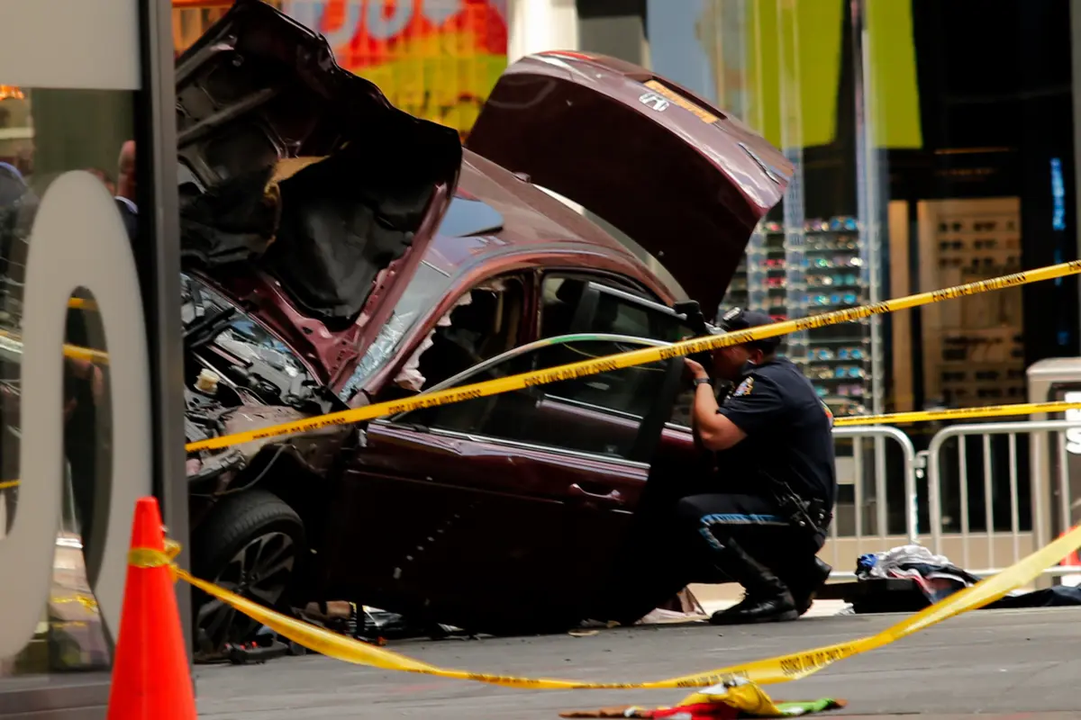 20170518-Mobil Terobos Jalur Pejalan Kaki di New York-AFP