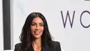 “Saat kamu mengunggah sesuati, lalu langsung masuk hujatan pada kolom komentar dan pastinya akan ada satu atau dua komentar yang merasuk ke dalam pikirannya dan akan terus terbayang,” tutur Kim Kardashian. (AFP/Bintang.com)