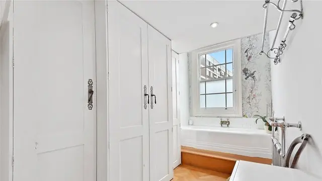 Hanya selebar 1,5 Meter, Ini 7 Potret Rumah Tersempit di London. (Sumber: winkworth)