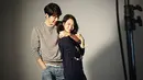 Kim Woo Bin dan Shin Min Ah merupakan salah satu pasangan Korea Selatan yang serasi dan kompak. Lihat saja betapa mesranya mereka saat menjalani sebuah pemotretan. (Foto: koreaboo.com)