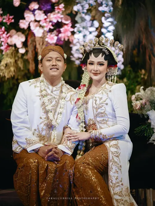 Denny Caknan dan Bella Bonita sendiri sama-sama berasal dari Jawa Timur. Denny dari Ngawi, sementara Bella dari Magetan. [Foto: iG/faralljibrill_official].