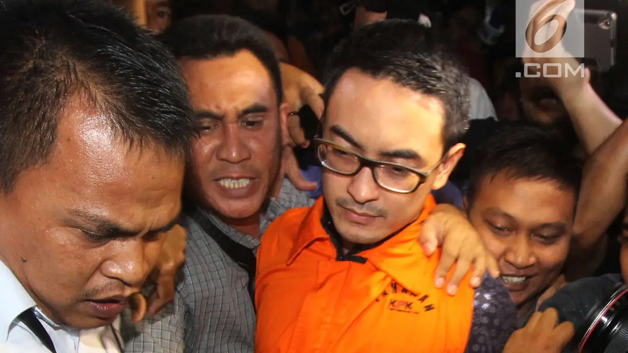 Resmi Ditahan KPK, Zumi Zola Kenakan Rompi Oranye