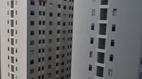 Aktivitas penghuni apartemen di Jakarta, Kamis (30/1/2020). Lesunya penjualan terjadi lantaran harga jual properti yang terbilang cukup tinggi dan senantiasa mengalami kenaikan. (merdeka.com/Iqbal S Nugroho)
