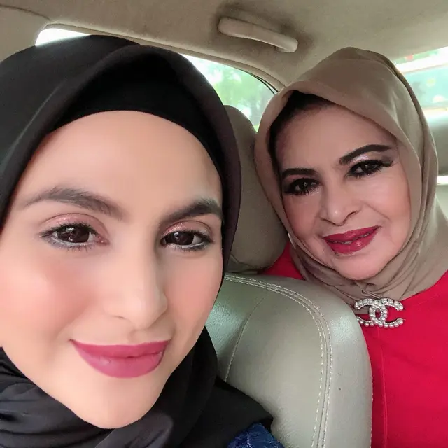 6 Potret Terbaru Asha Shara Usai Jadi Janda yang Tetap Kenakan Hijab