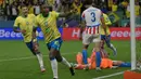 Tekanan Brasil membuahkan hasil pada menit ke-44. Vinicius Junior tidak menyia-nyiakan umpan Matheus Cunha. (NELSON ALMEIDA/AFP)