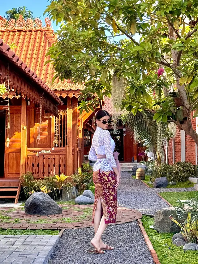7 Momen Deddy Cobuzier dan Sabrina di Pembukaan Kopi Klotok Titiek Soeharto di Bali